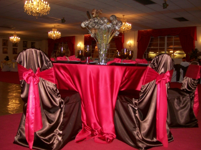 Chocolate & Red table
